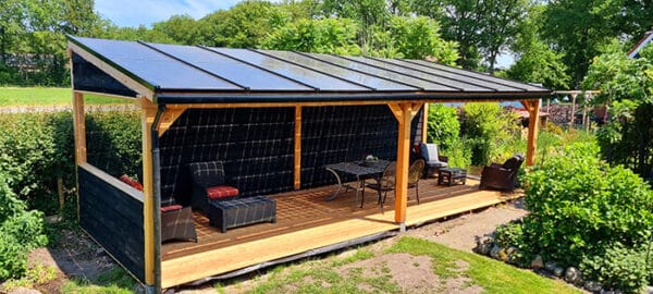 vrijstaande solar veranda met 16 zonnepanelen